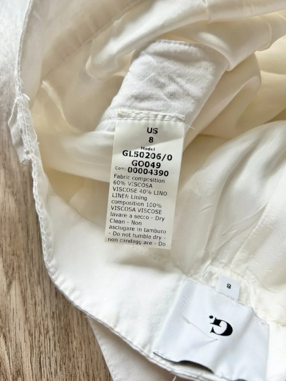G. Label by Goop High Waisted Edlin Tailored Linen Shorts in White Size 8 - Picture 9 of 10